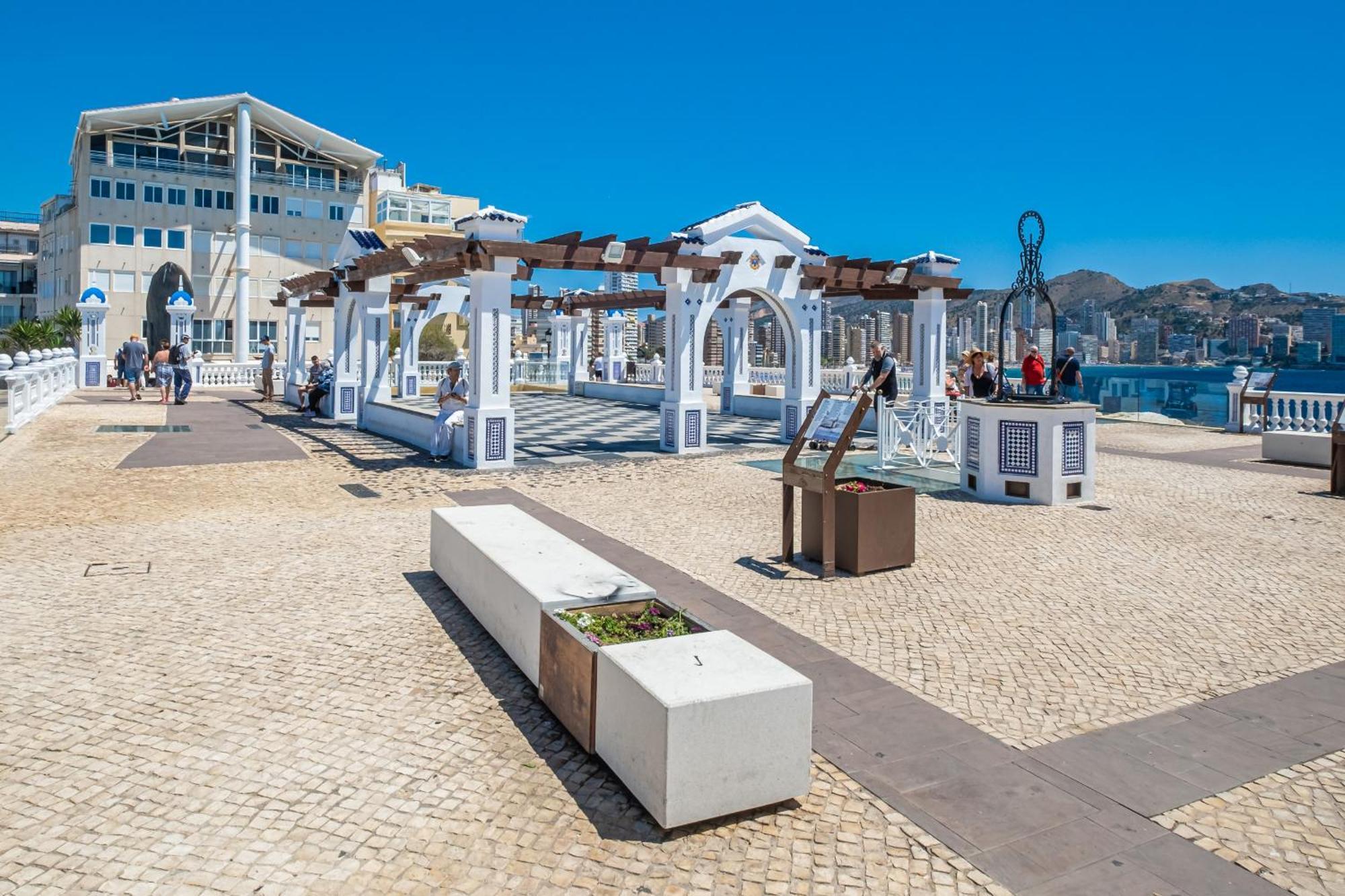 Apartamentos El Castell Benidorm Old-Town ภายนอก รูปภาพ